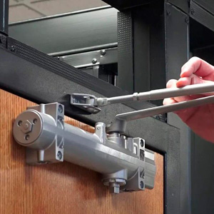 Установка доводчика