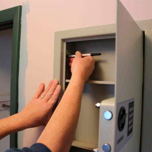 Установка сейфа