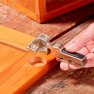 ремонт двери шкафа